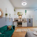 Central, Calm - High-Speed Wifi - Close To Park